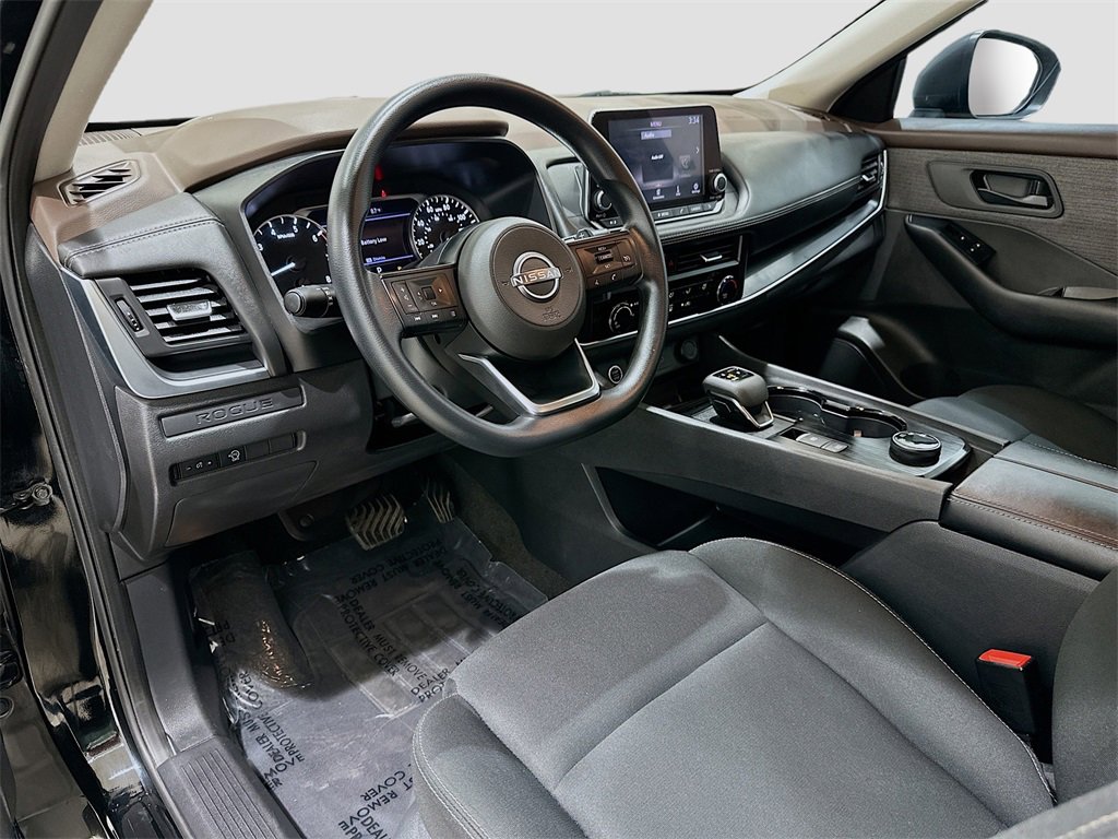 Used 2023 Nissan Rogue S image 9