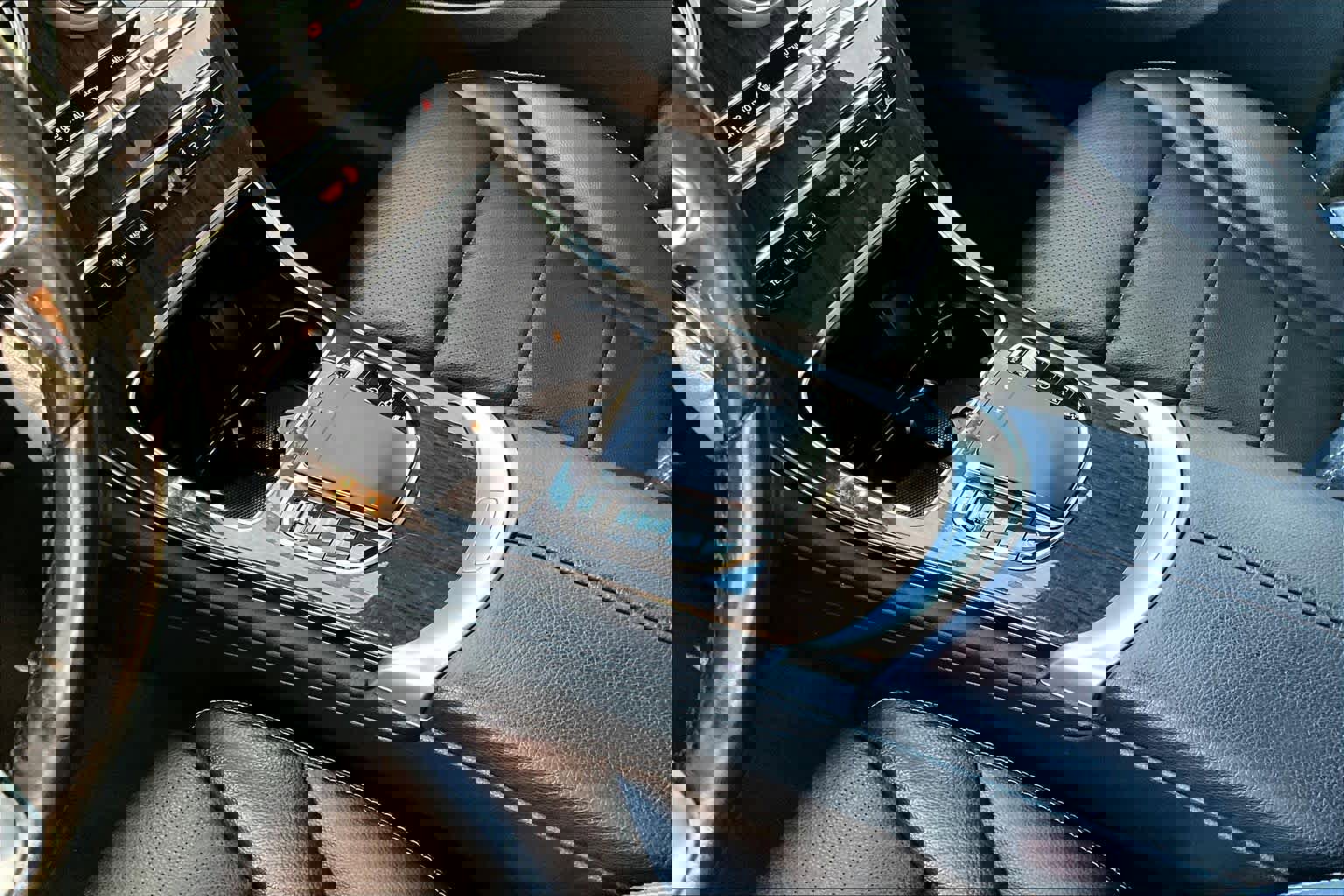 Certified 2022 Mercedes-Benz GLC 300 4MATIC w/ Driver Assistance Package image 14