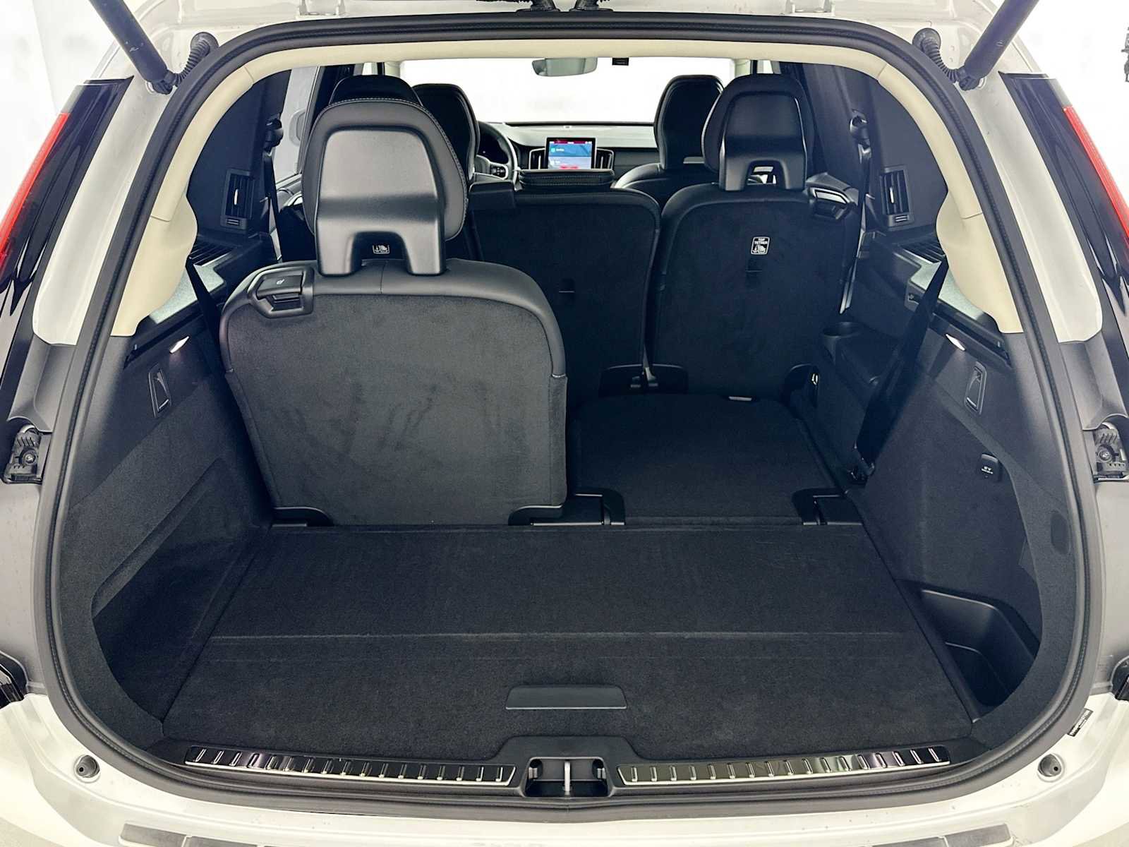 New 2025 Volvo XC90 T8 Plus w/ Protection Package Premier image 24