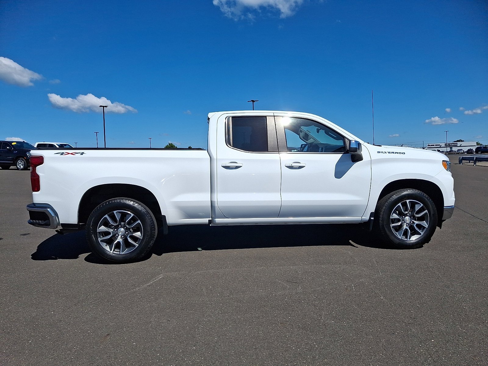 Used 2023 Chevrolet Silverado 1500 LT AWD/4WD image 7