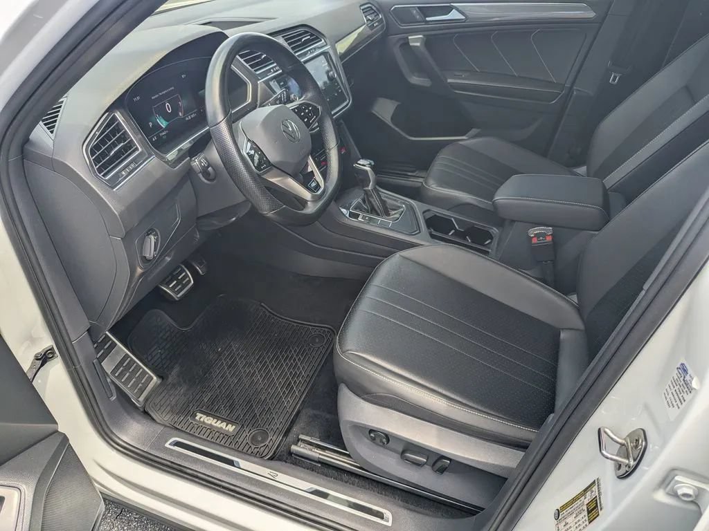 Used 2022 Volkswagen Tiguan SE R-Line FWD image 9