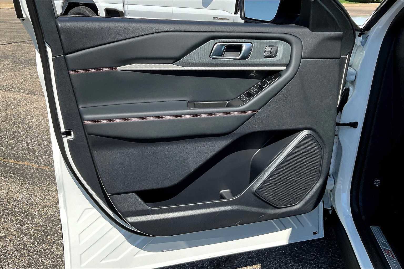 New 2025 Ford Explorer ST-Line w/ Premium Package image 10