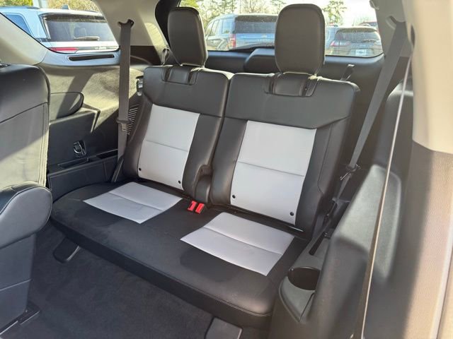 Used 2022 Ford Explorer XLT w/ Equipment Group 202A image 22