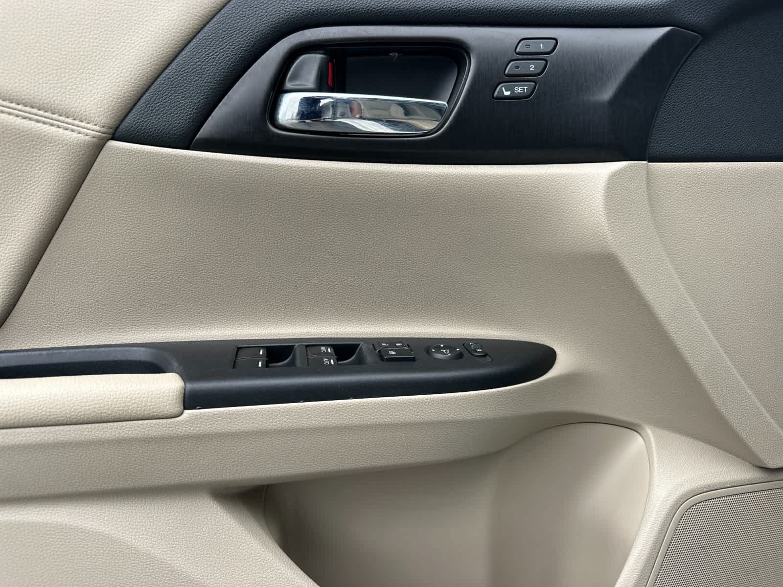 Used 2015 Honda Accord EX-L image 12