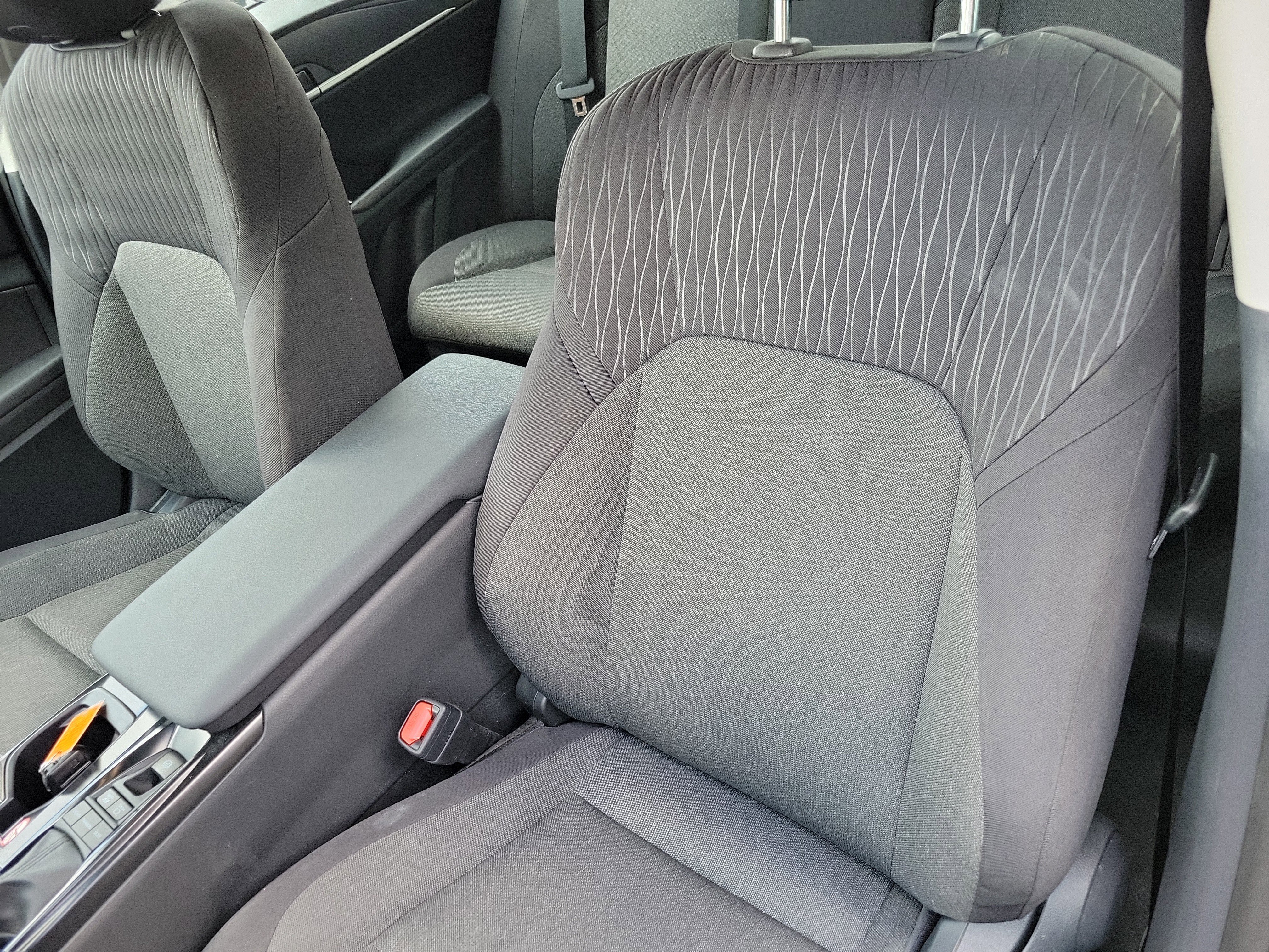 Used 2025 Toyota Camry LE image 5