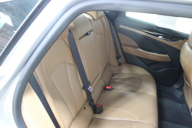 Used 2017 Buick LaCrosse Essence FWD image 9