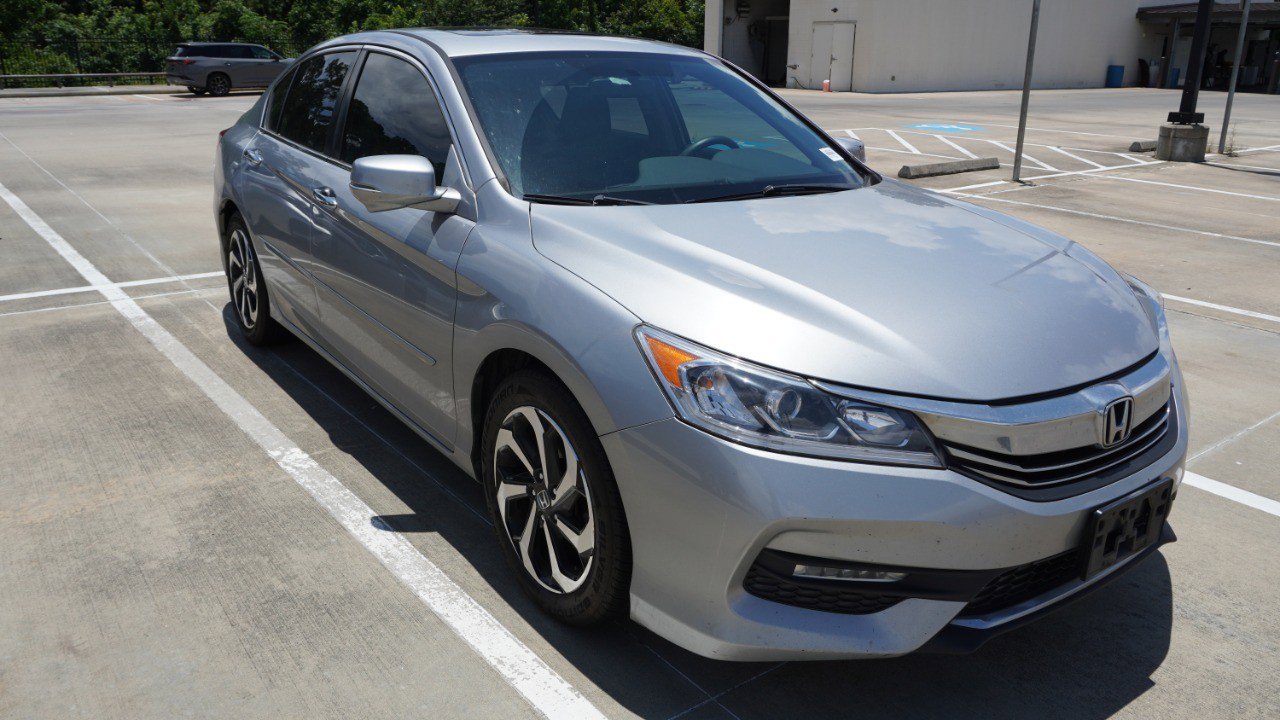 Used 2016 Honda Accord EX image 3
