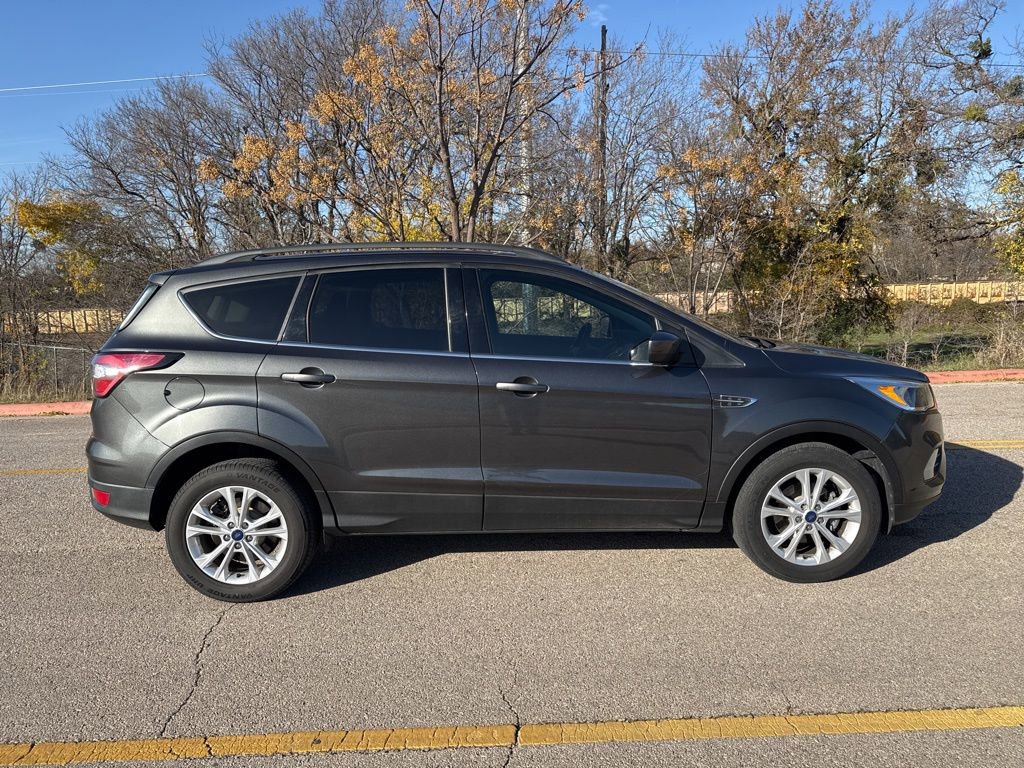 Used 2018 Ford Escape SE image 4