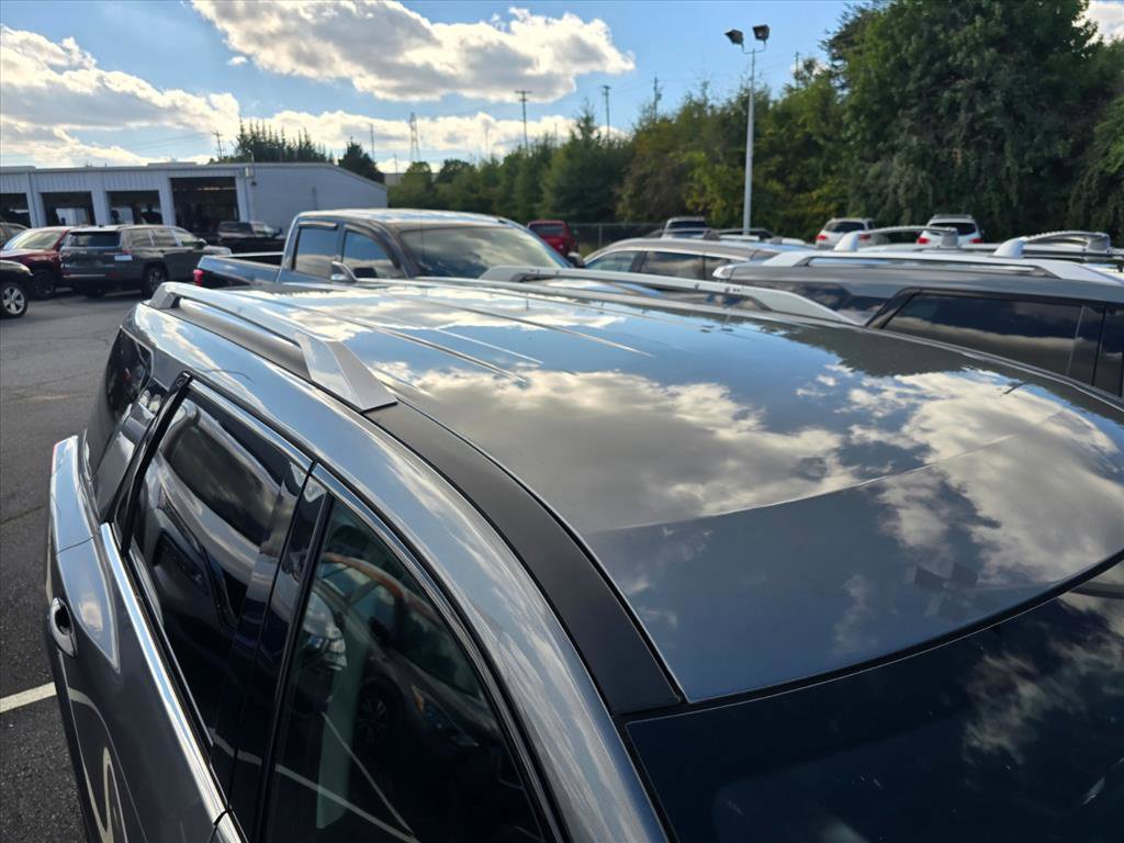 Used 2025 Nissan Pathfinder SL FWD image 16