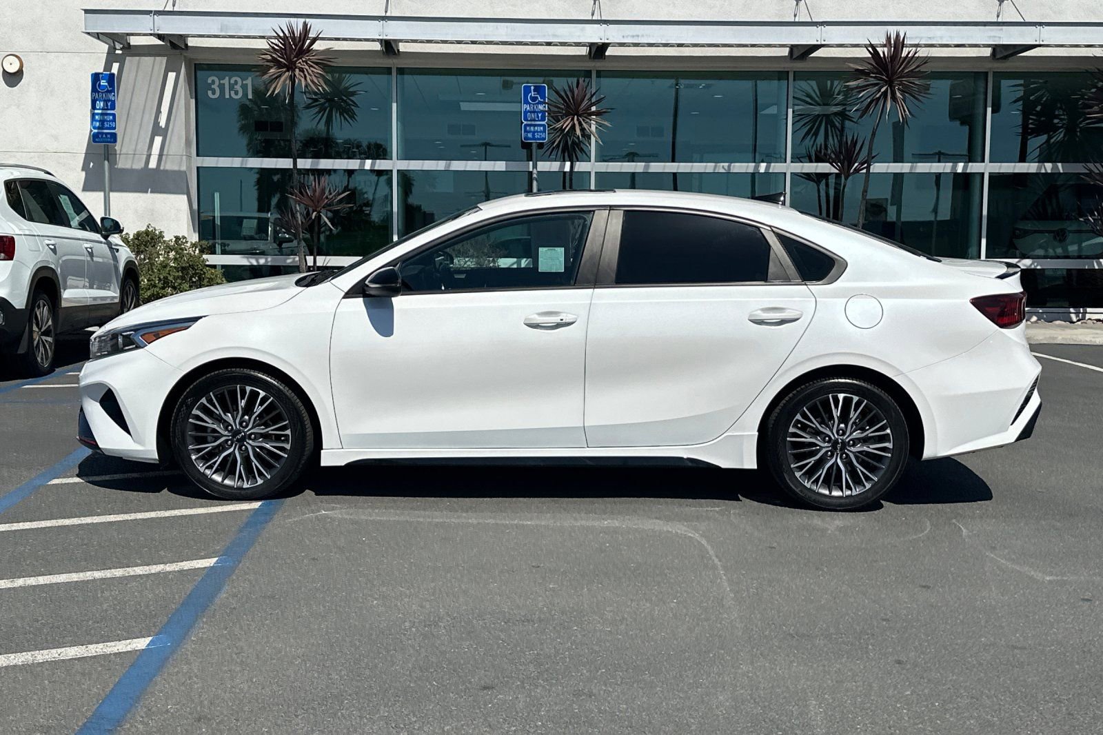 Used 2023 Kia Forte GT-Line w/ GT-Line Premium Package FWD image 7
