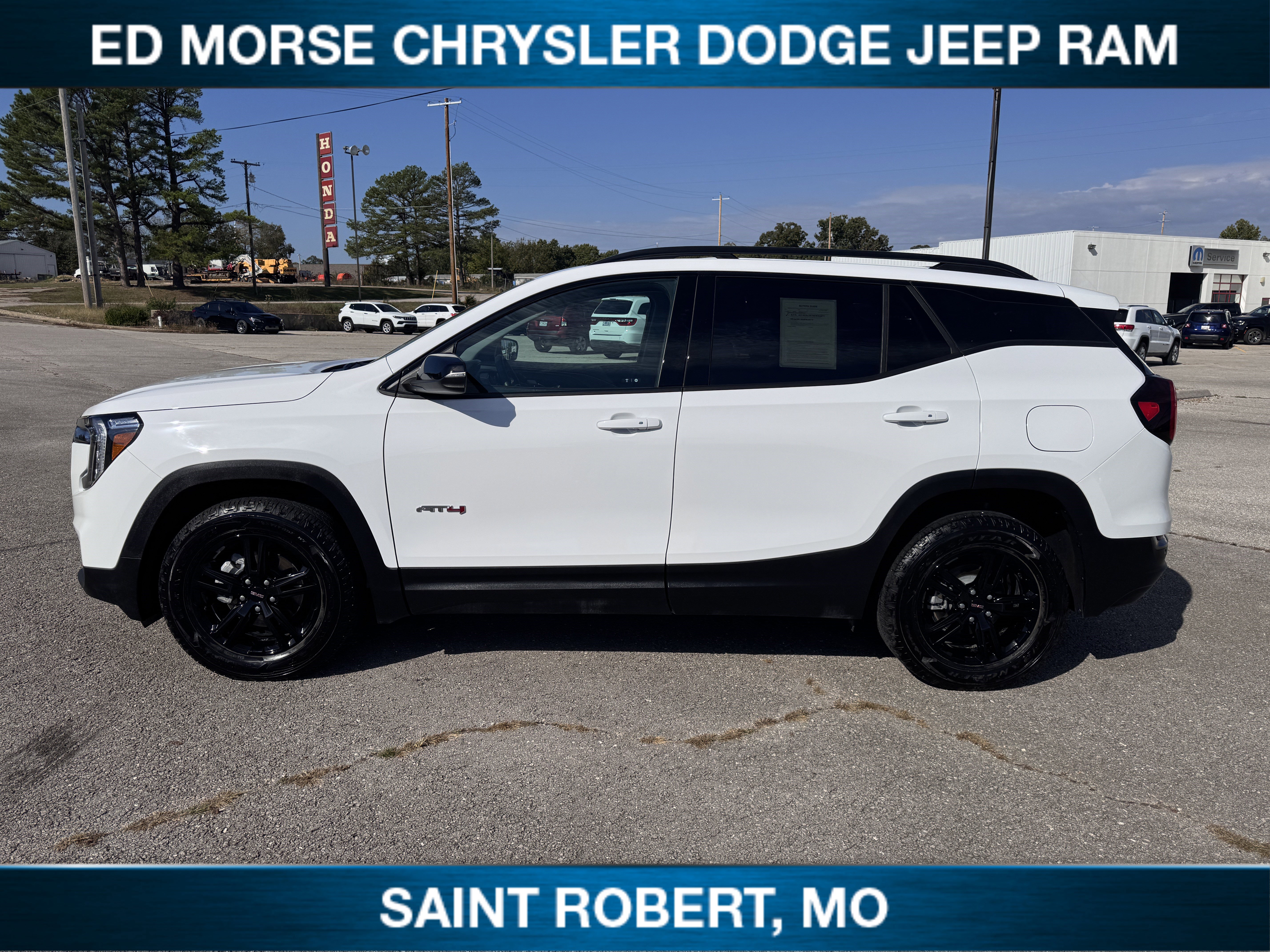 Used 2024 GMC Terrain AT4 image 8