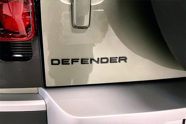 Used 2025 Land Rover Defender 110 S image 7