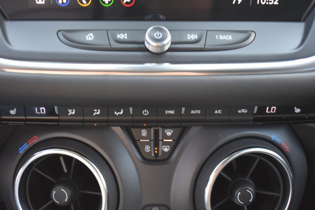 Used 2025 Chevrolet Blazer LT image 25