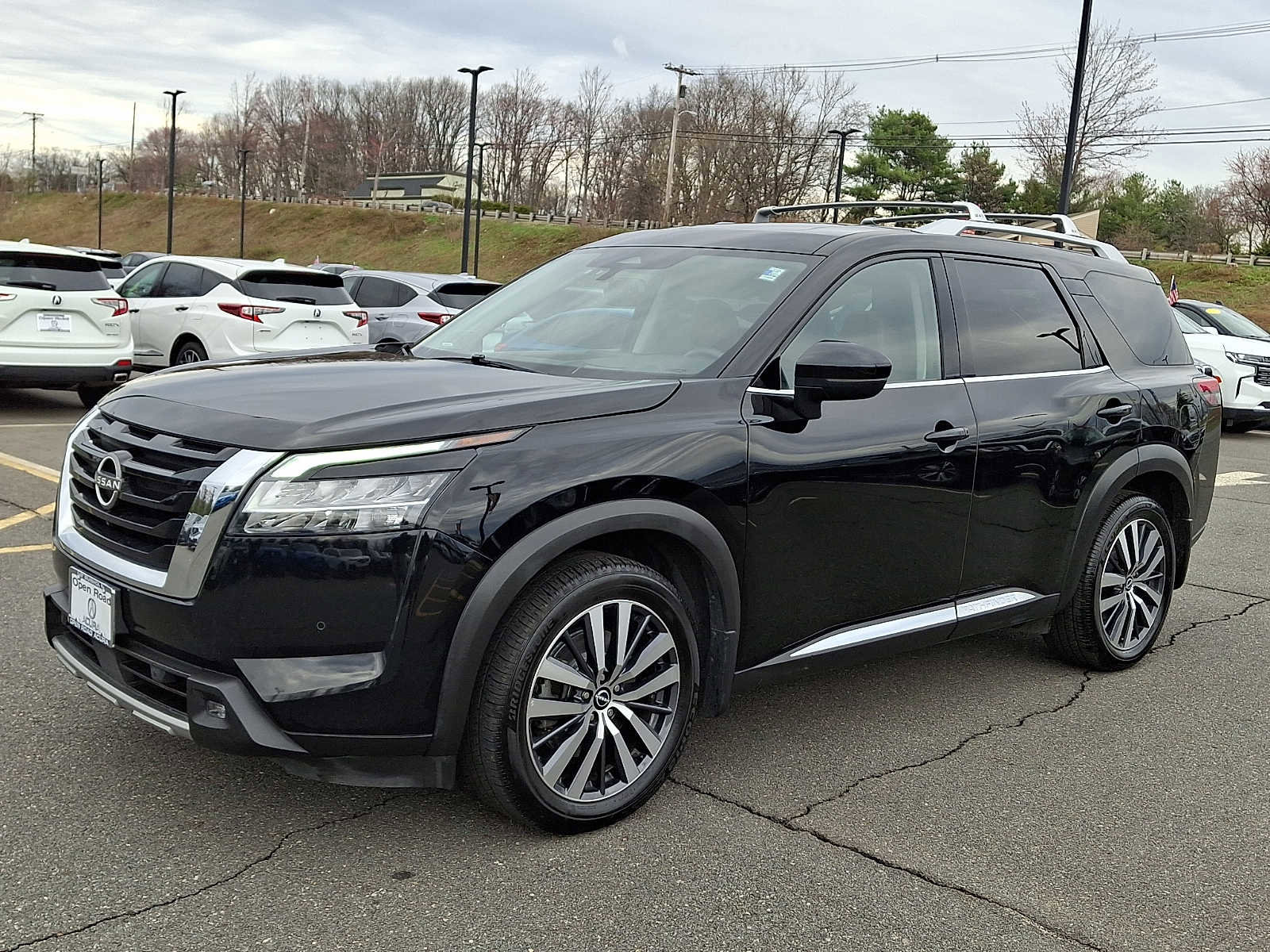 Used 2022 Nissan Pathfinder Platinum w/ Cargo Package AWD/4WD image 3