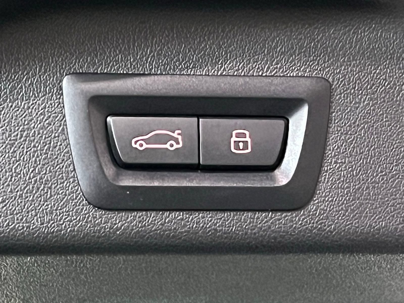 Used 2025 BMW X5 xDrive50e AWD/4WD image 11