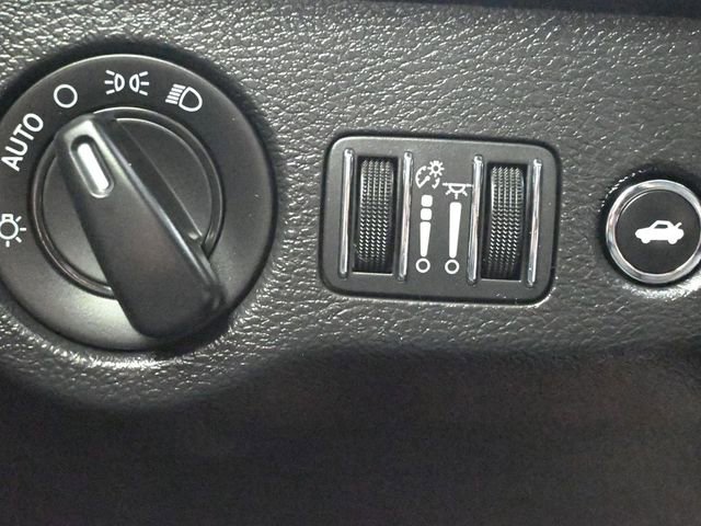 Used 2020 Dodge Challenger SXT image 23