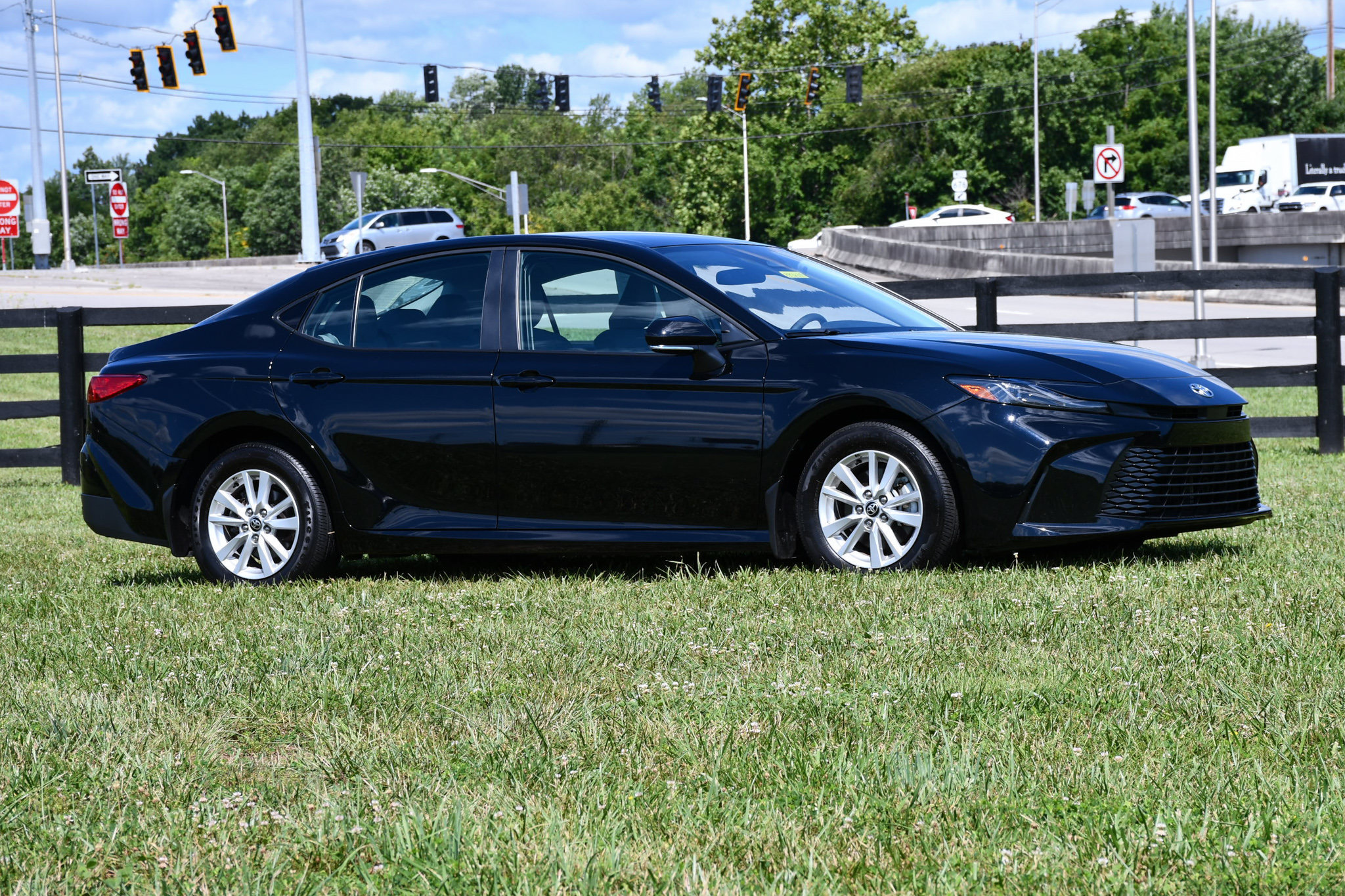 Certified 2025 Toyota Camry LE FWD image 1