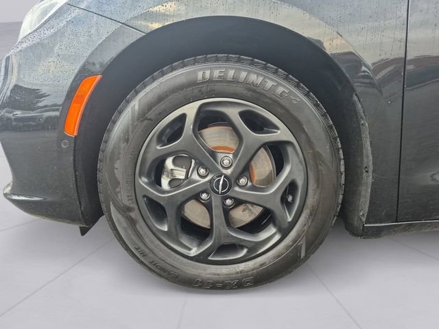 Used 2024 Chrysler Pacifica Premium image 9