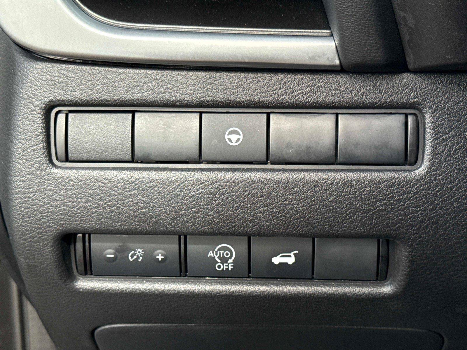 Used 2024 Nissan Rogue SV FWD image 32