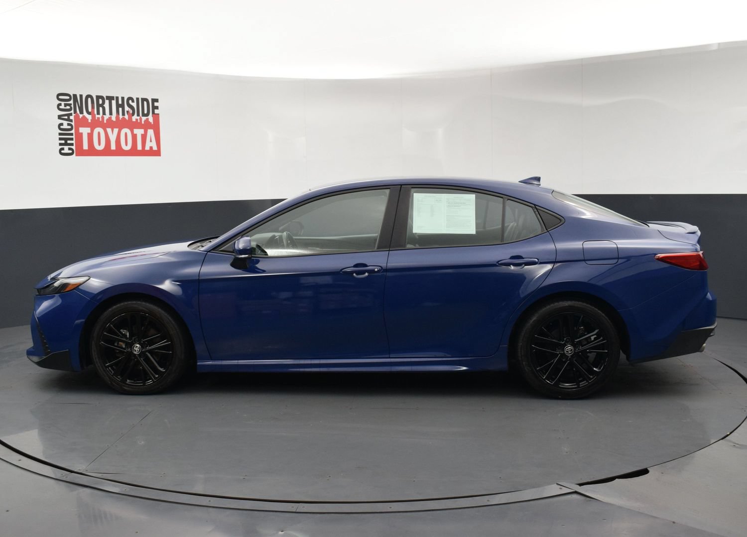 Used 2025 Toyota Camry SE FWD image 2