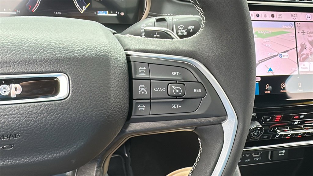 New 2025 Jeep Grand Cherokee Limited w/ Black Appearance Package image 18