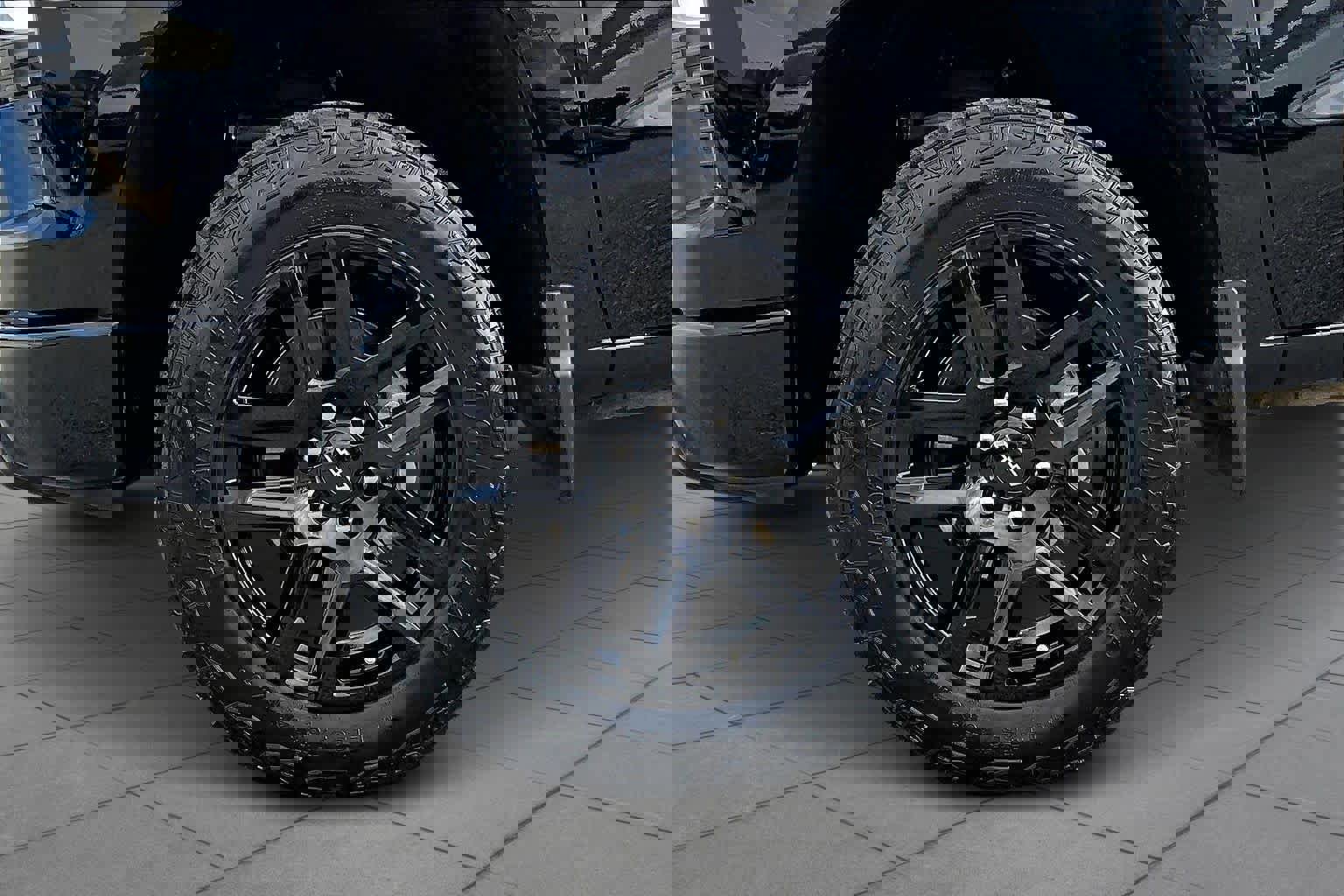 Used 2024 Chevrolet Silverado 1500 LT Trail Boss w/ LPO, Dark Essentials Package image 10