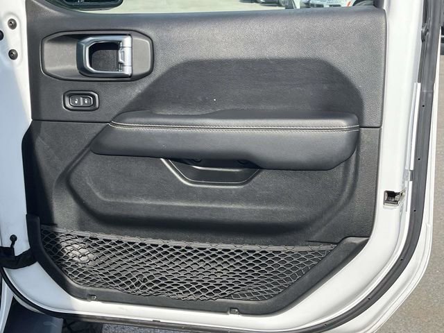 Used 2020 Jeep Wrangler Unlimited Sahara image 25