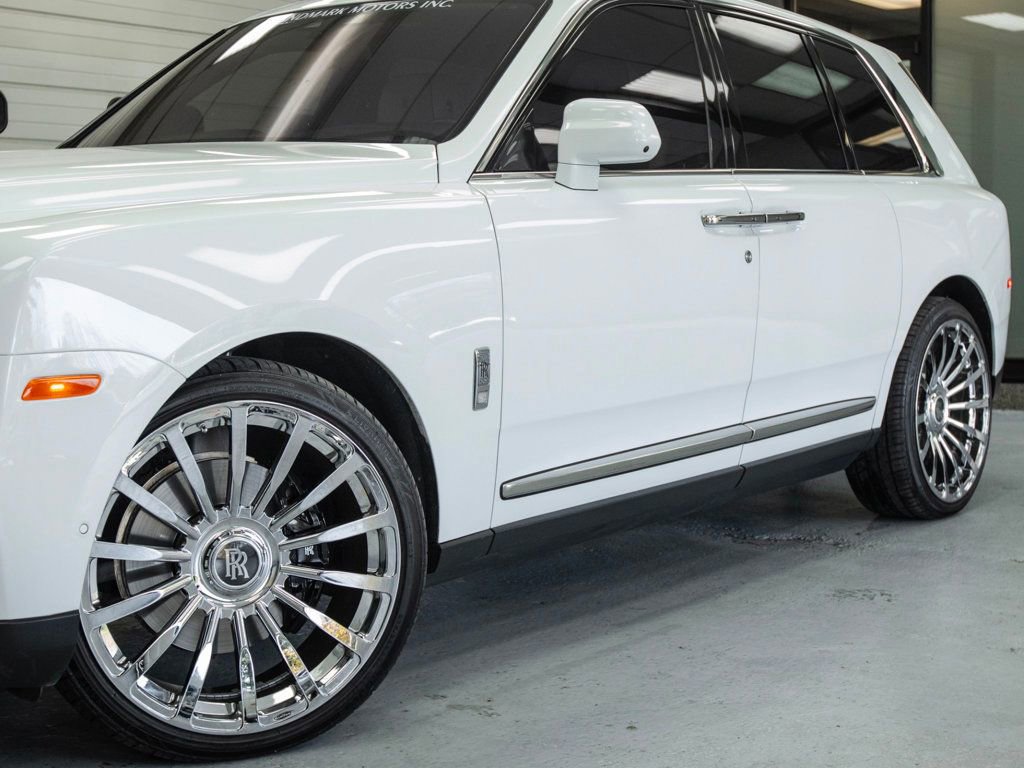 Used 2022 Rolls-Royce Cullinan w/ Cullinan Package image 19