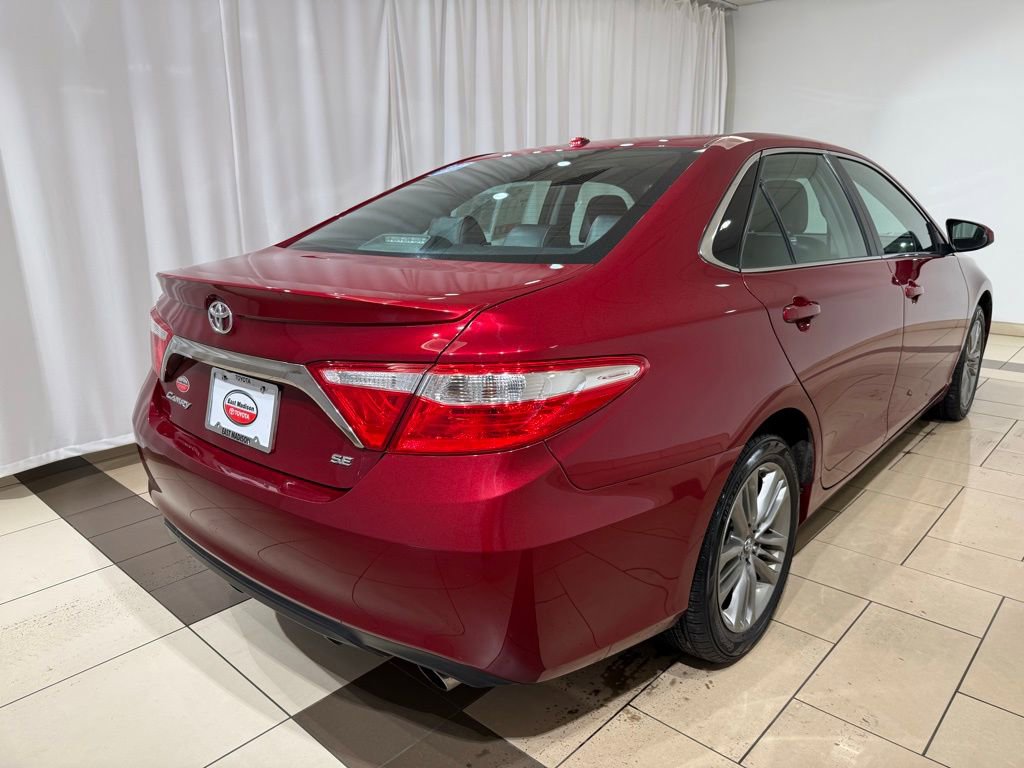 Used 2017 Toyota Camry SE image 5