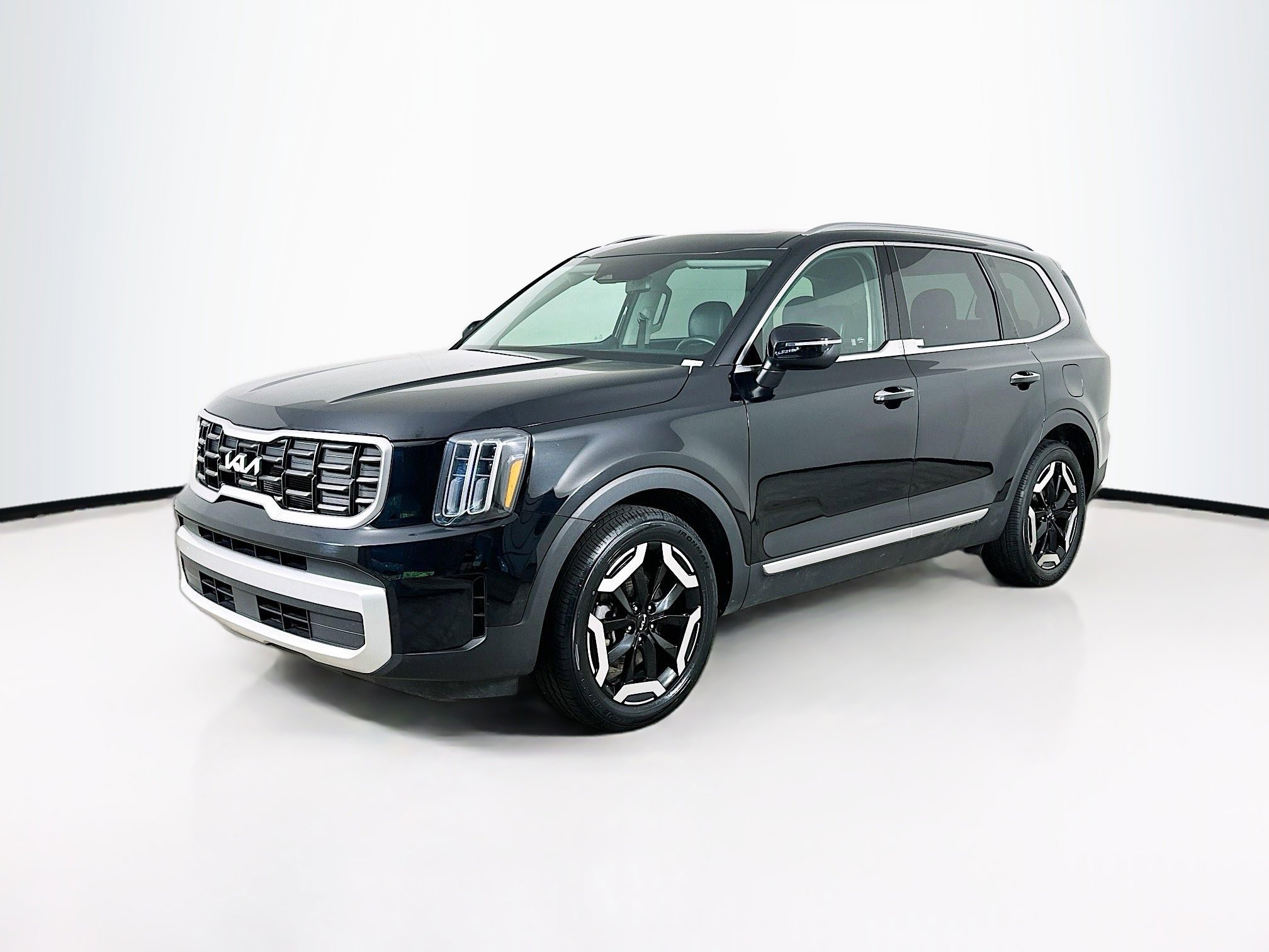 Used 2025 Kia Telluride S image 3