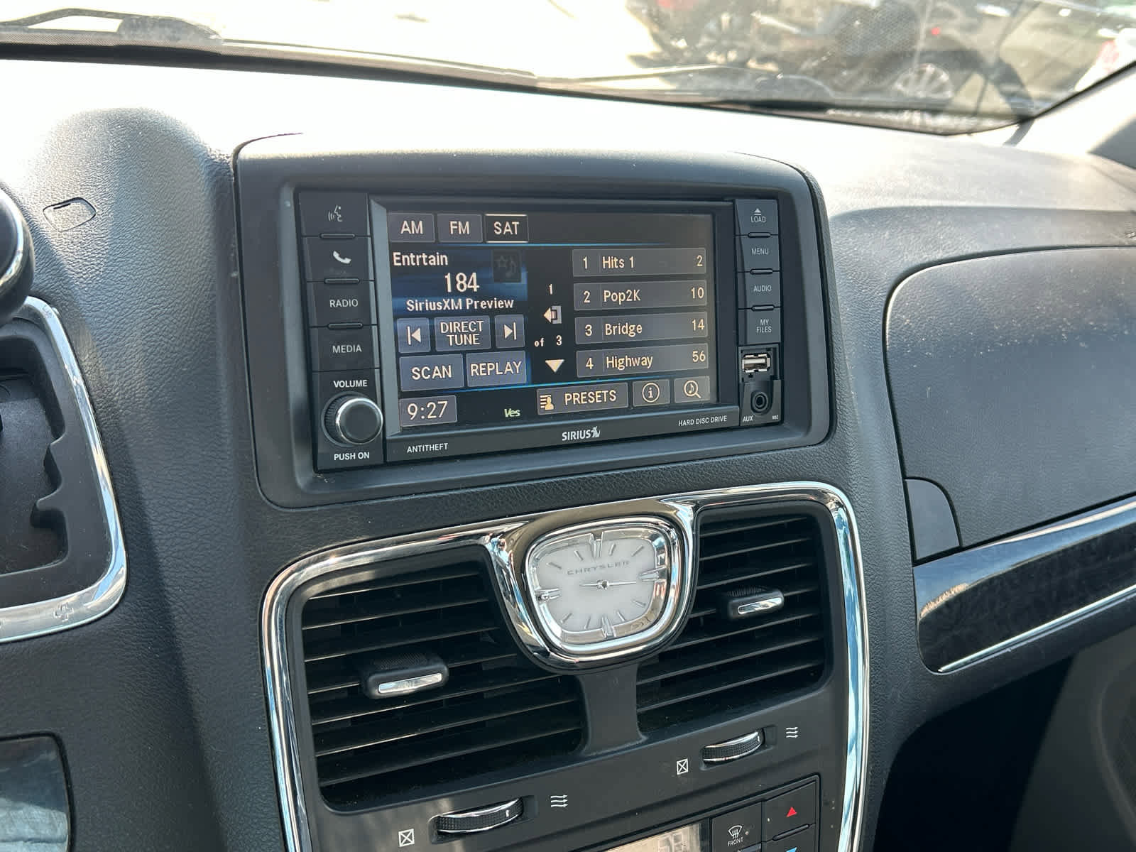 Used 2015 Chrysler Town & Country Touring FWD image 27
