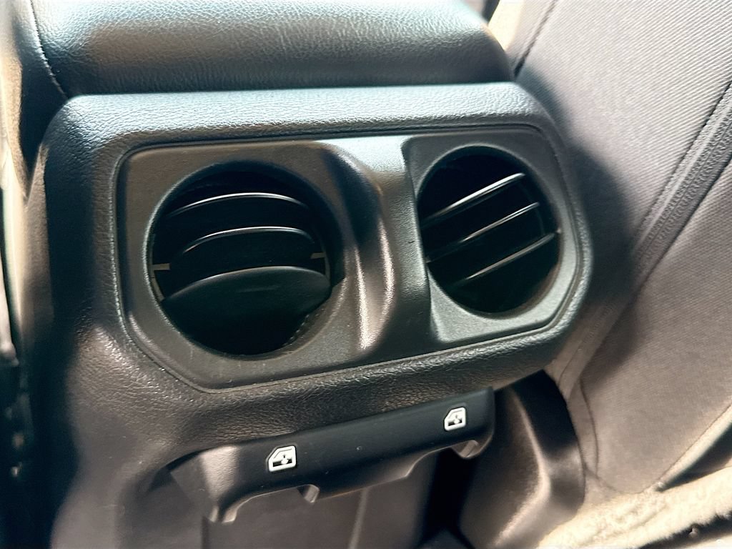Used 2023 Jeep Wrangler Unlimited w/ Cold Weather Group AWD/4WD image 28