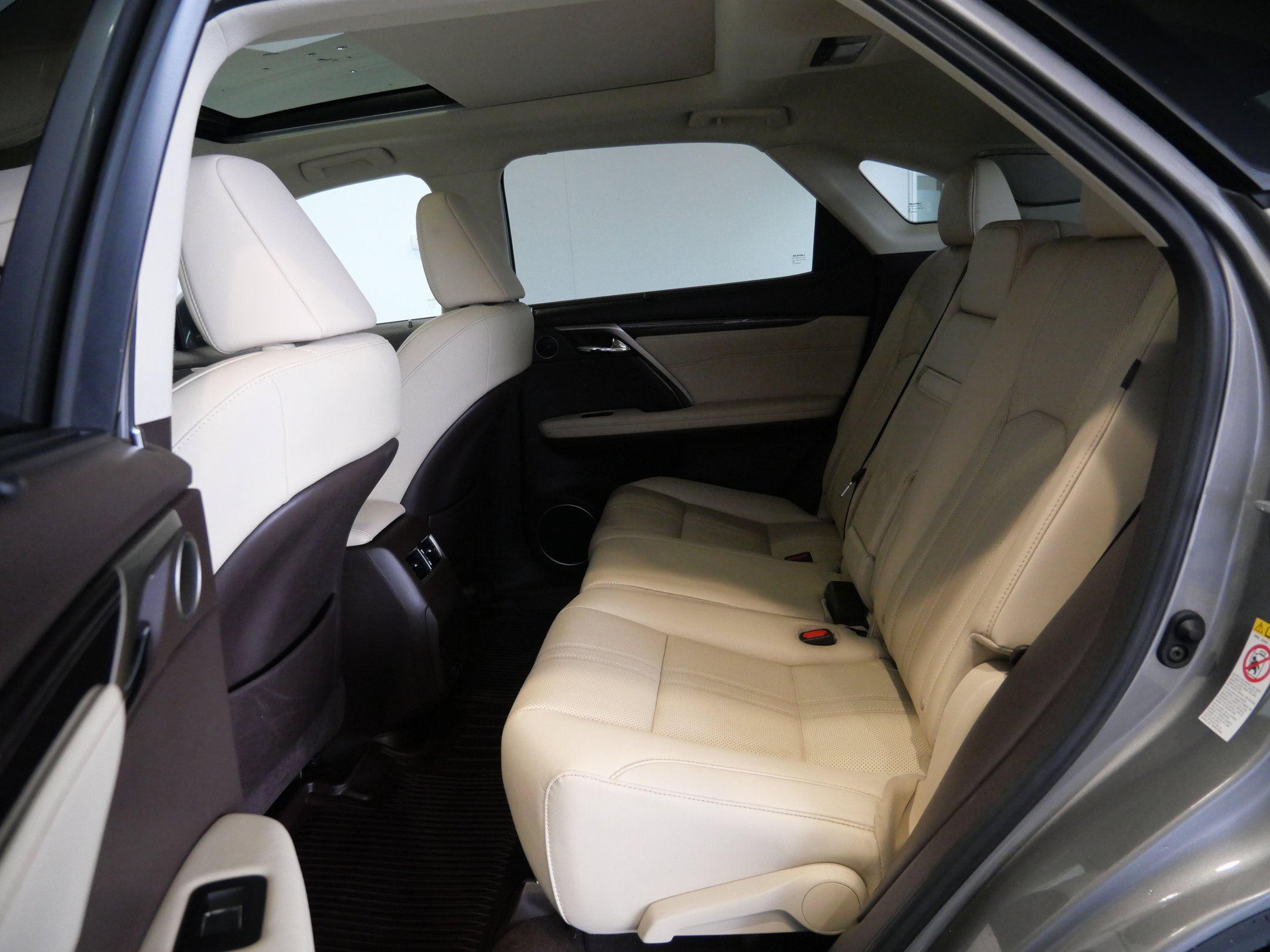 Used 2020 Lexus RX 450h AWD w/ Luxury Package image 26