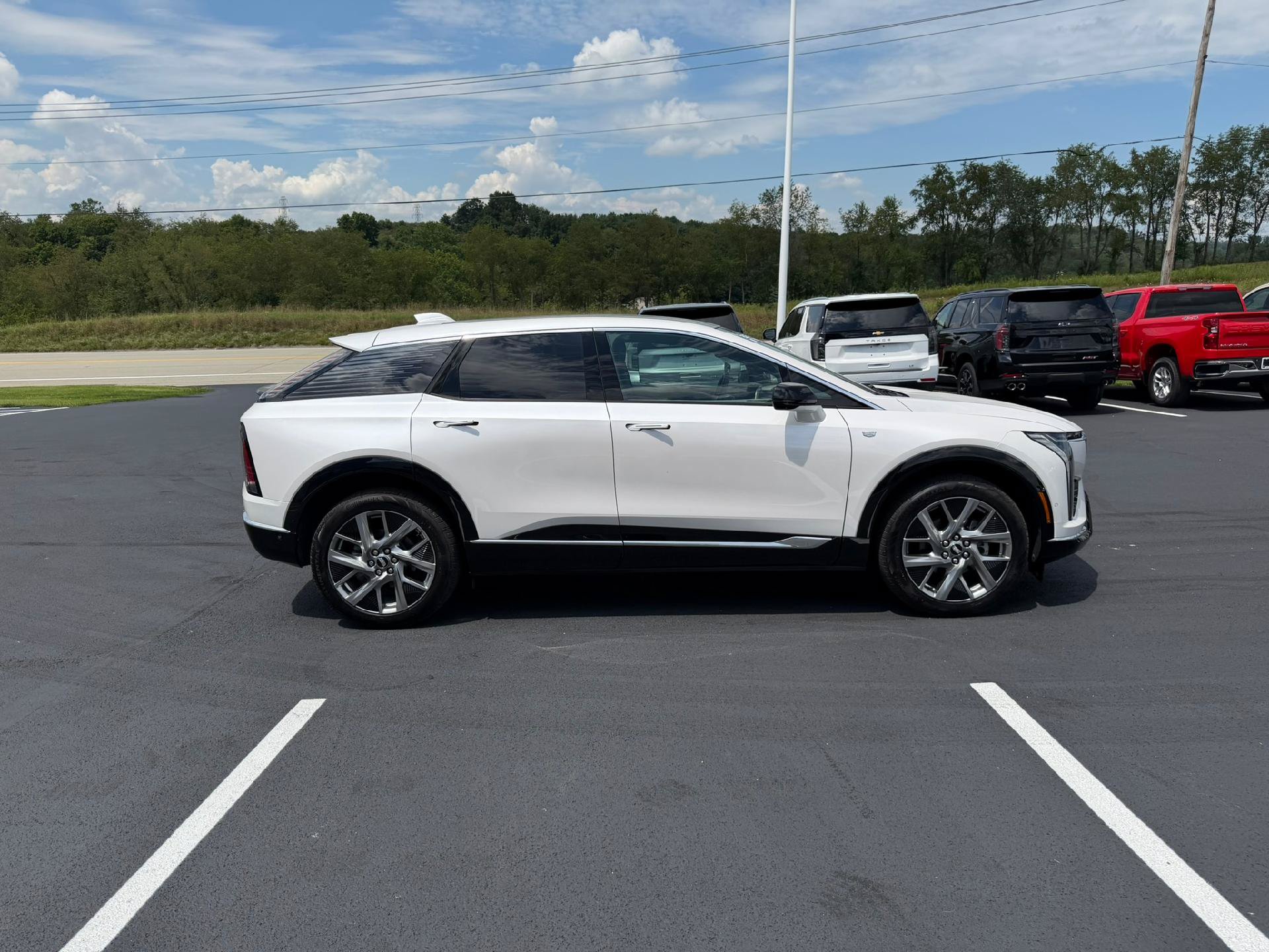 Certified 2025 Cadillac Optiq Luxury 1 AWD/4WD image 7