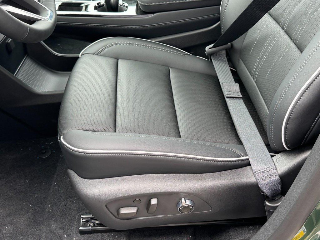 New 2027 Buick Enclave Avenir w/ LPO, Floor Liner Package AWD/4WD image 22