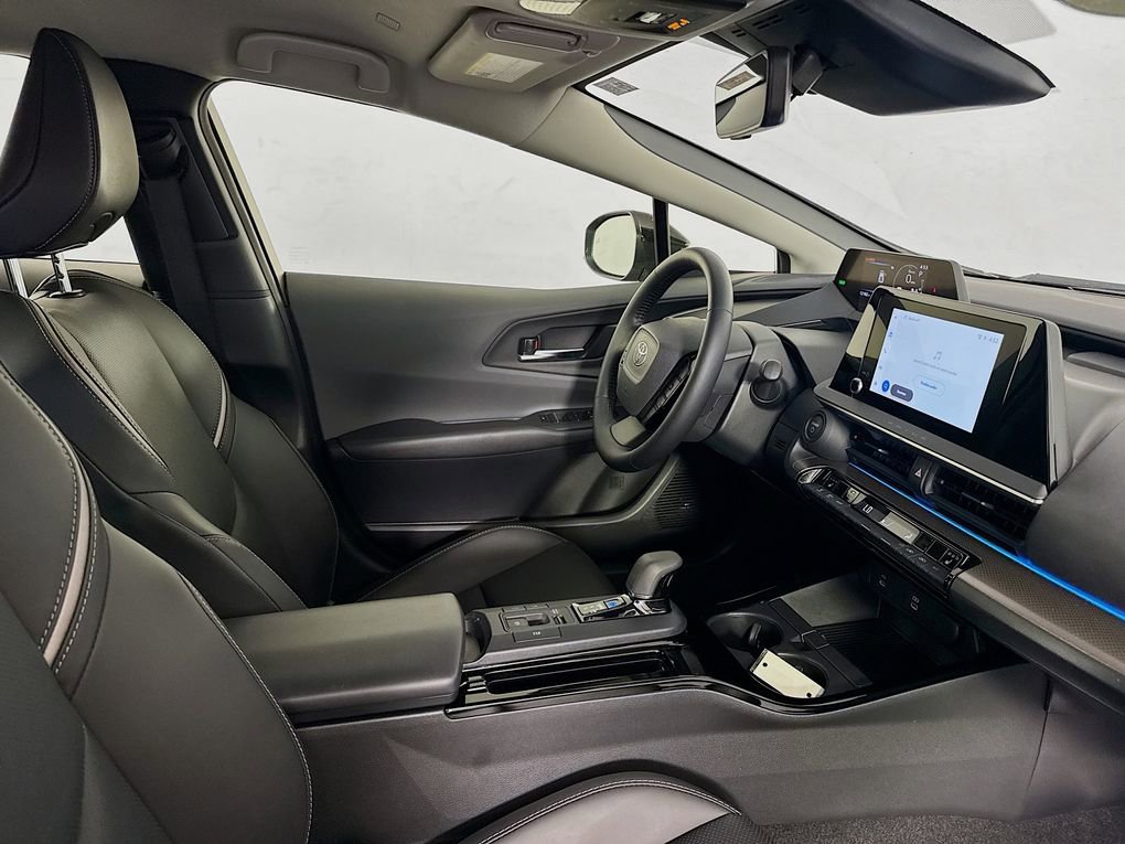 Used 2025 Toyota Prius XLE FWD image 35