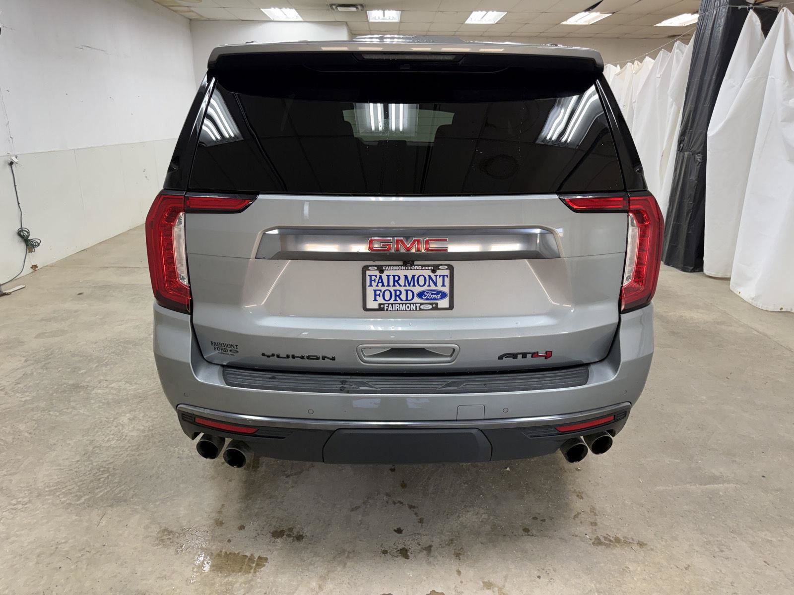 Used 2024 GMC Yukon XL AT4 w/ AT4 Premium Plus Package AWD/4WD image 6