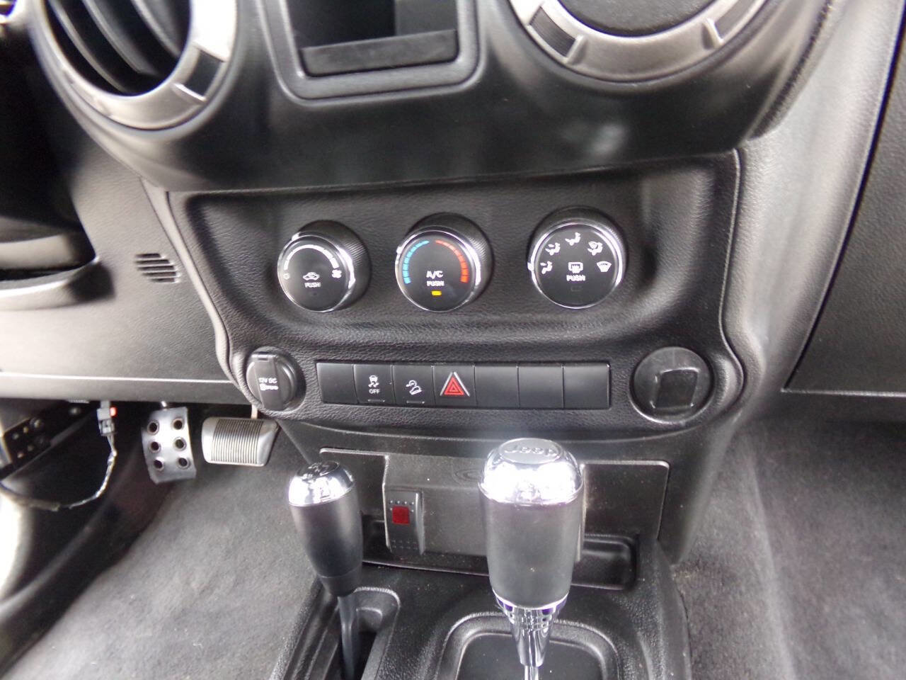 Used 2013 Jeep Wrangler Unlimited Sport w/ Connectivity Group image 33