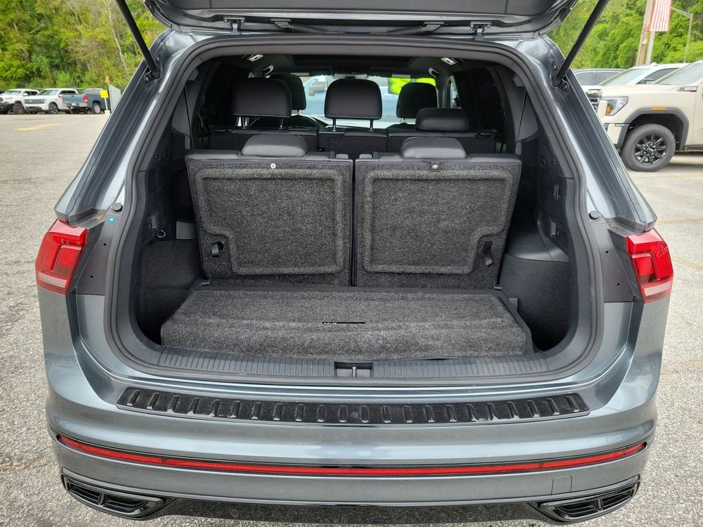 Used 2023 Volkswagen Tiguan SE R-Line FWD image 9