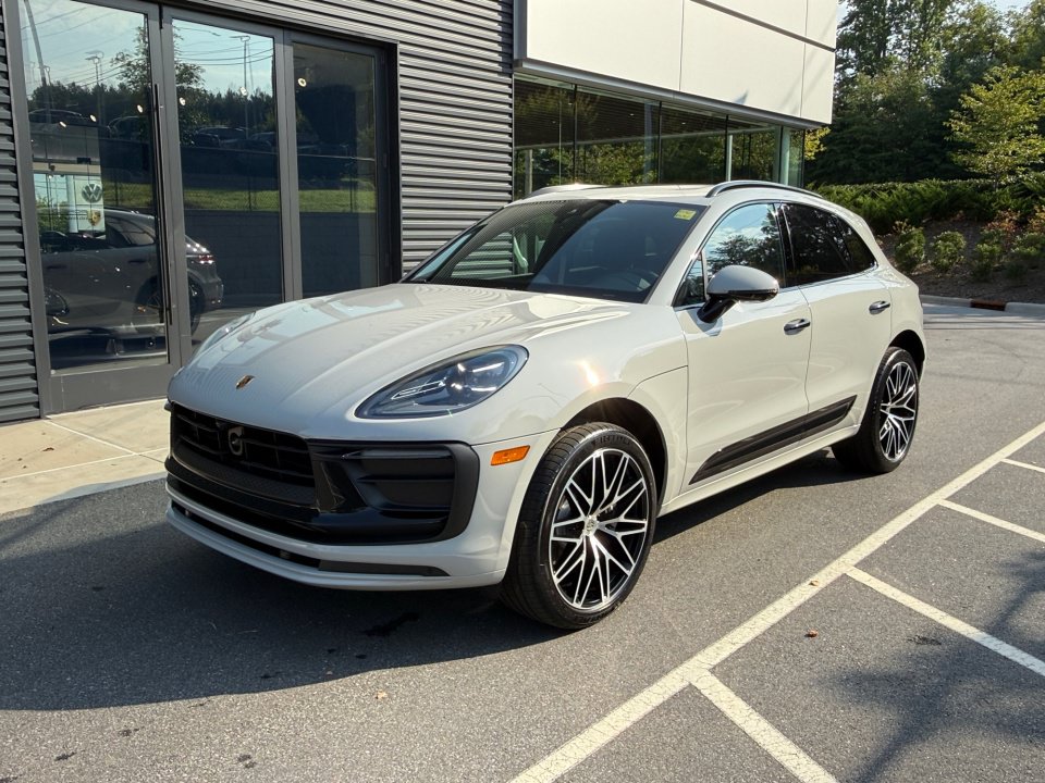 New 2026 Porsche Macan Turbo AWD/4WD image 1