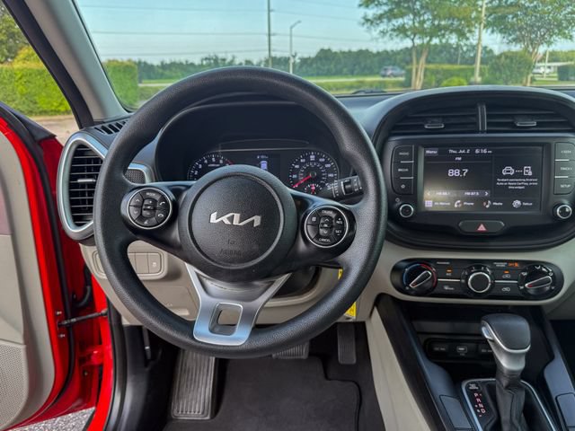 Used 2022 Kia Soul LX FWD image 19