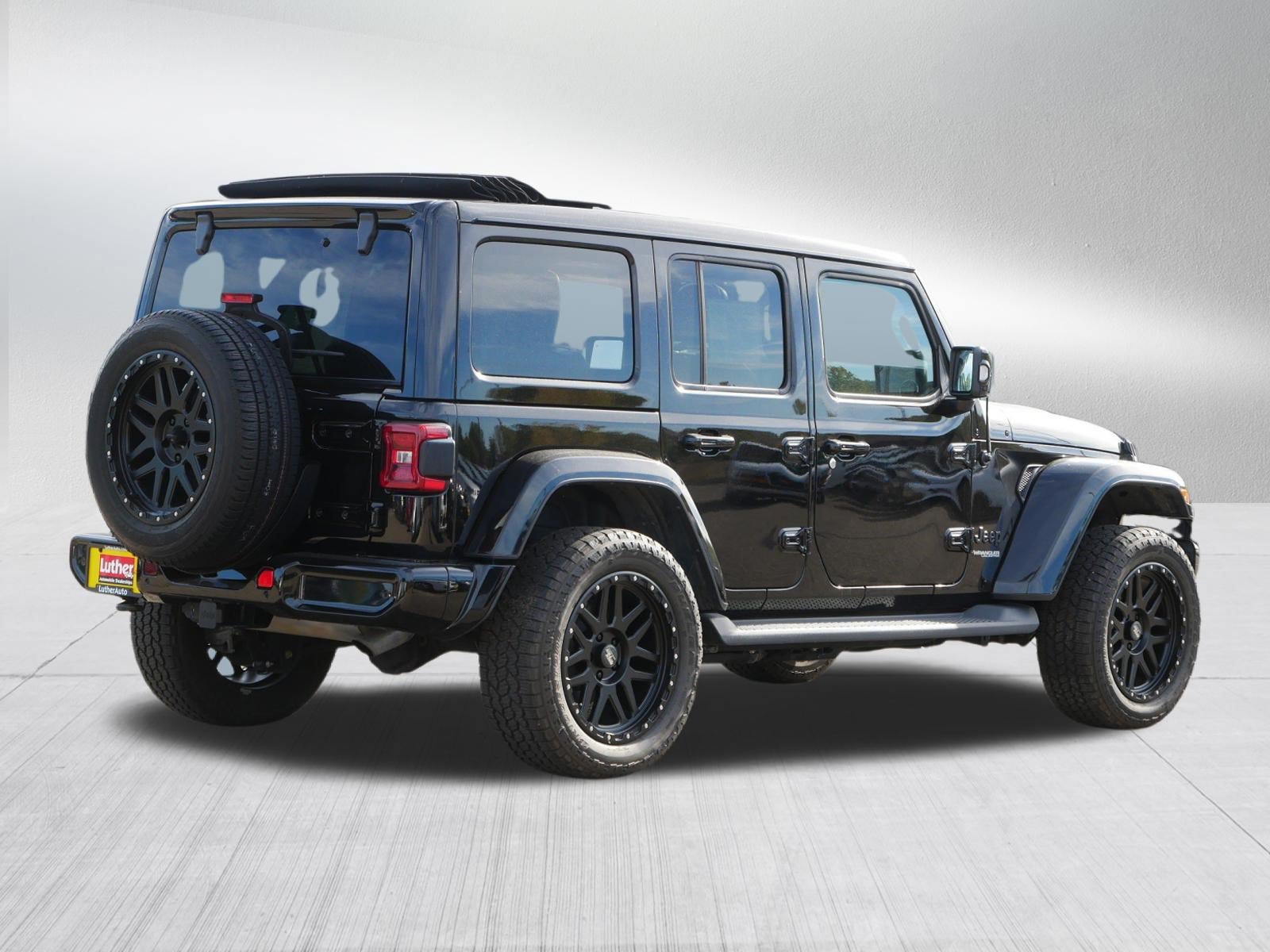 Used 2022 Jeep Wrangler Unlimited Sahara AWD/4WD image 7