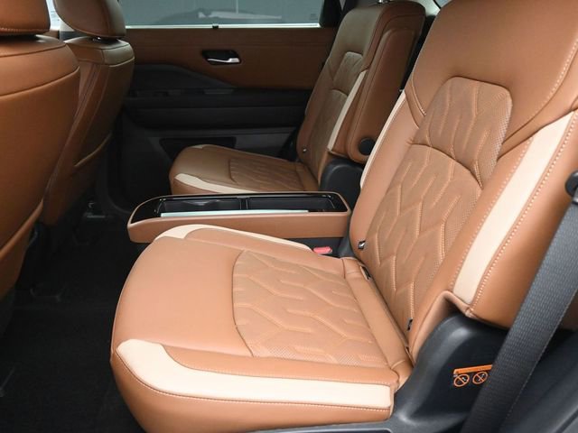 New 2026 Nissan Pathfinder Platinum image 18