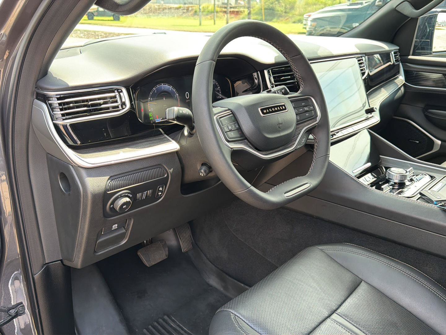 Used 2023 Jeep Wagoneer Series III w/ Preferred Equipment Group AWD/4WD image 15