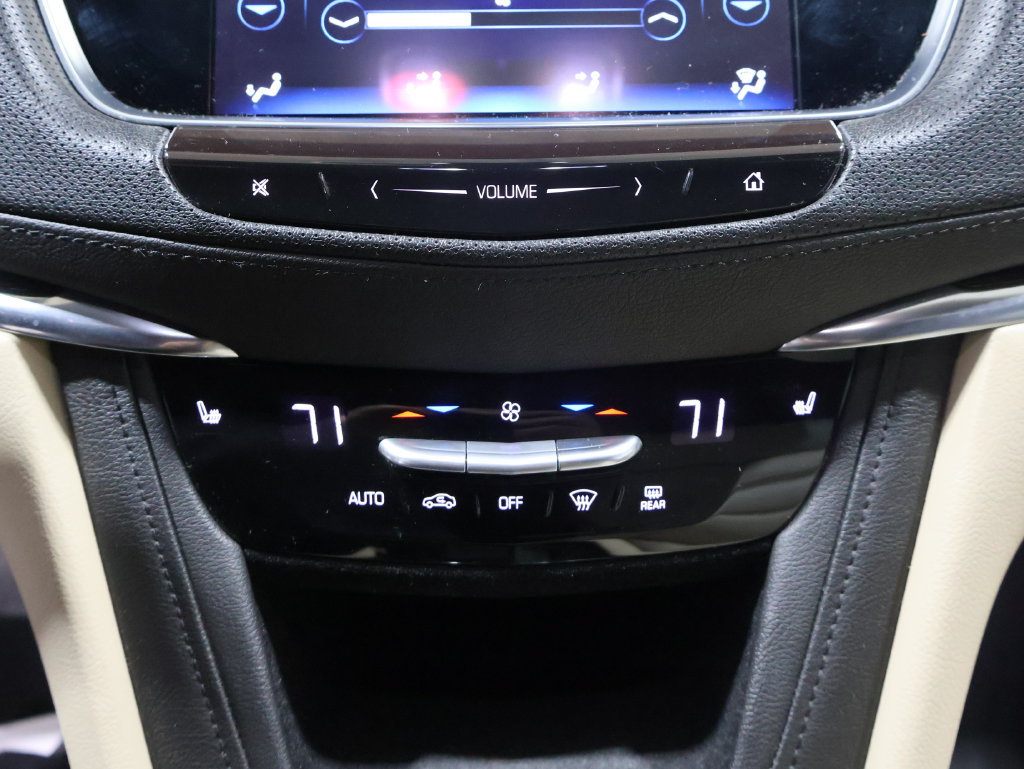 Used 2018 Cadillac XT5 Luxury w/ Driver Awareness Package AWD/4WD image 35