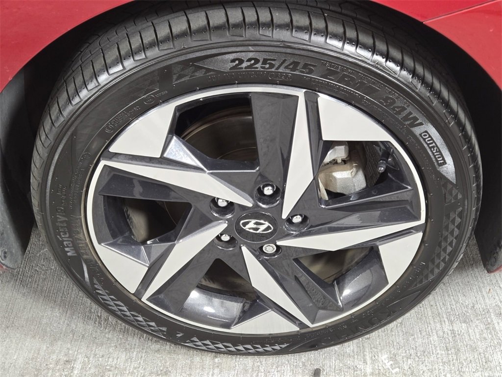 Used 2023 Hyundai Elantra Limited image 10