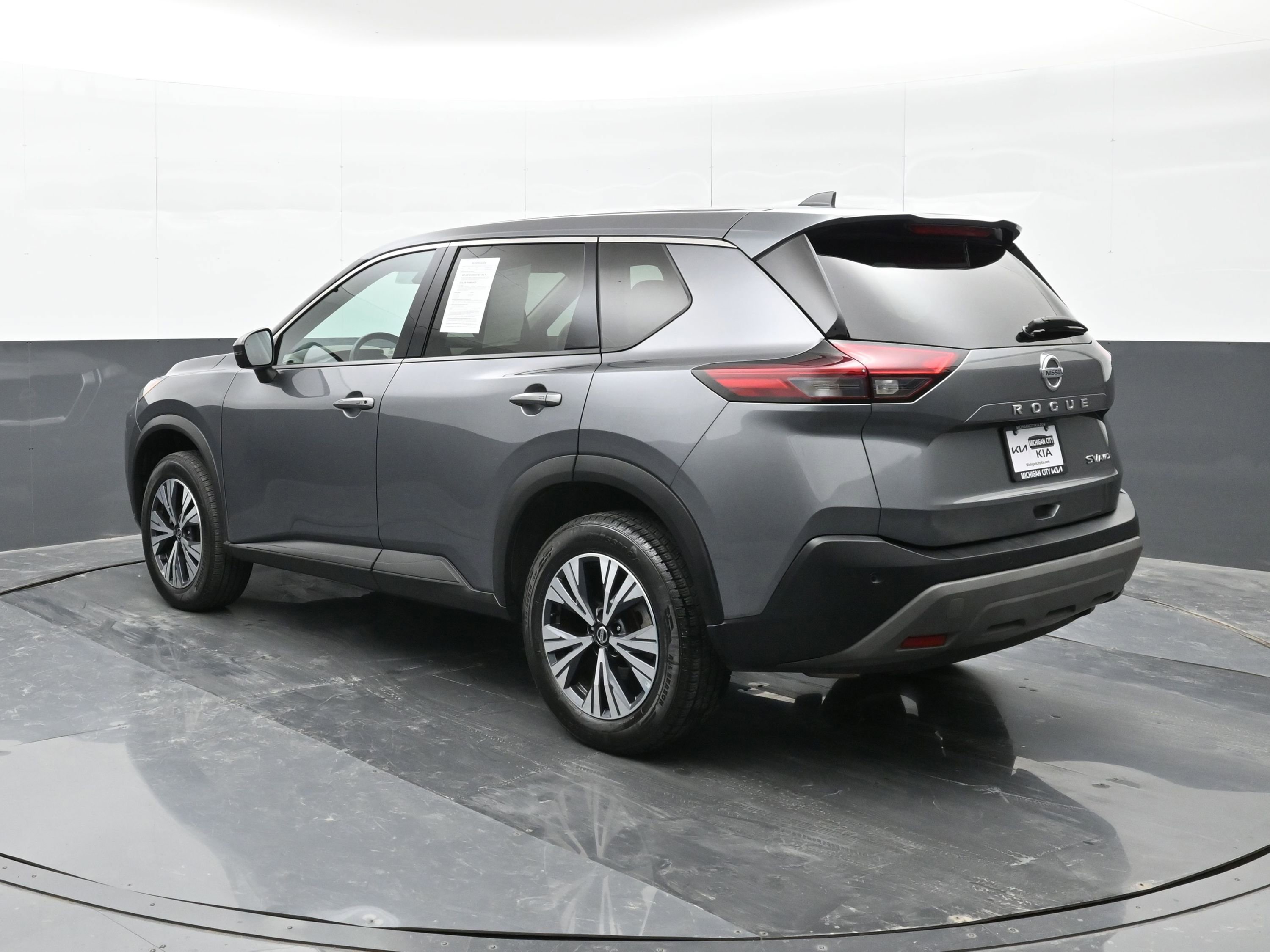 Used 2021 Nissan Rogue SV image 6