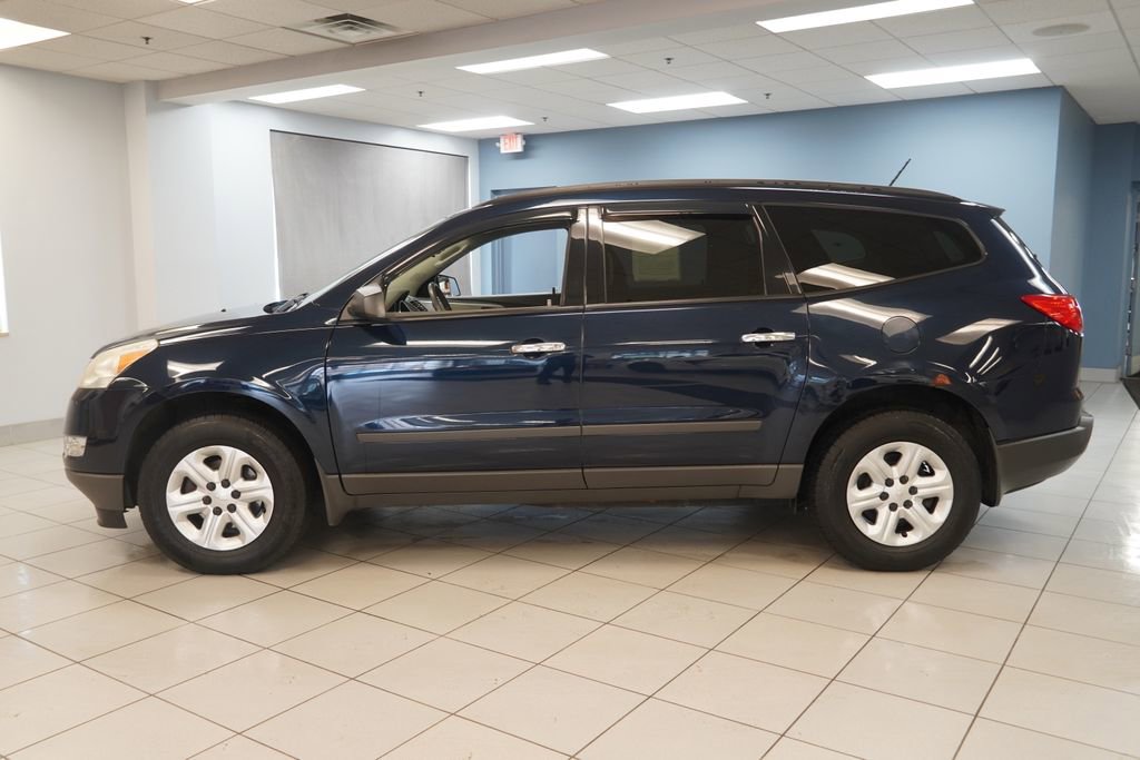 Used 2012 Chevrolet Traverse LS image 2