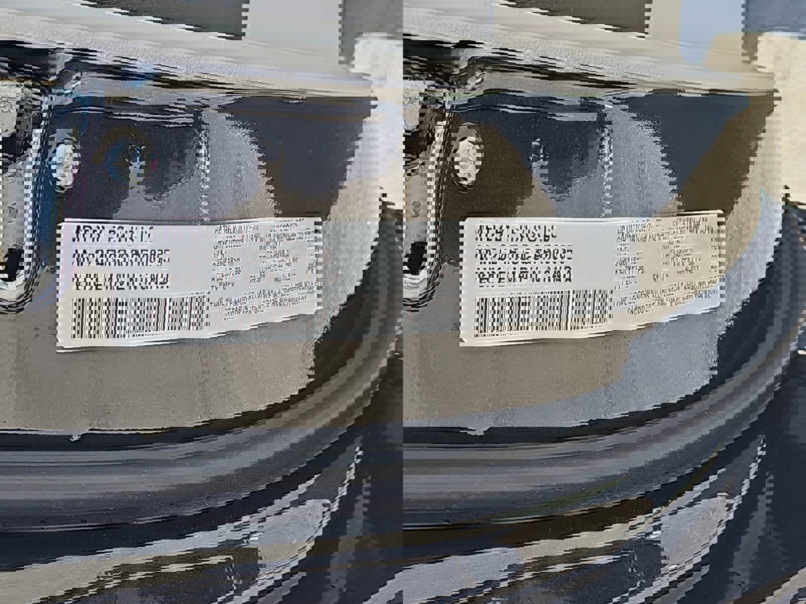 Used 2023 Chrysler Pacifica Limited w/ Uconnect Theater Family Group image 37