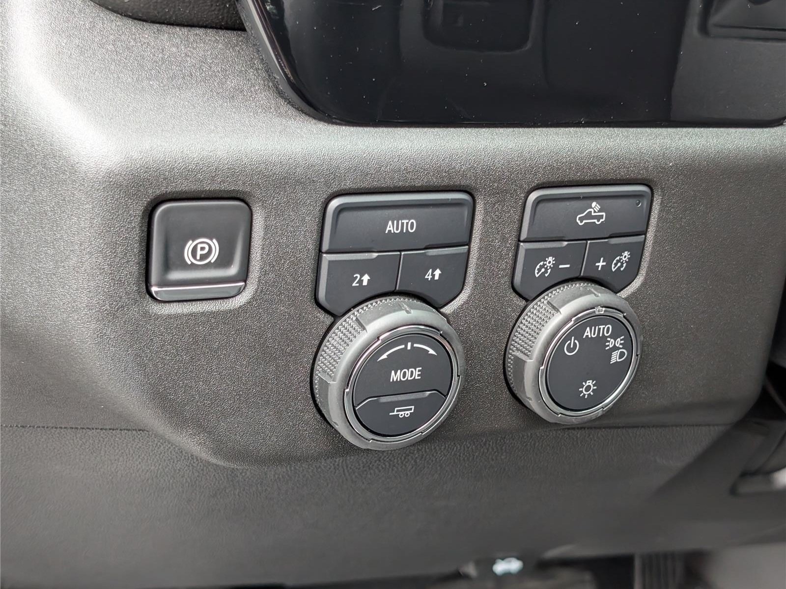 Used 2025 Chevrolet Silverado 1500 LT AWD/4WD image 22